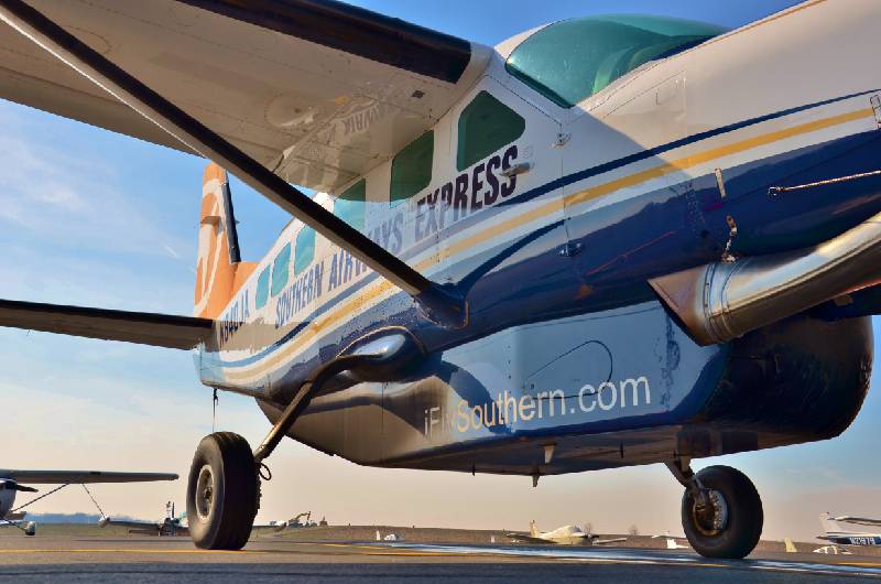 Southern Airways Express plane