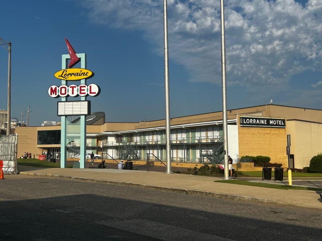 Entry036-The Famous Motel
